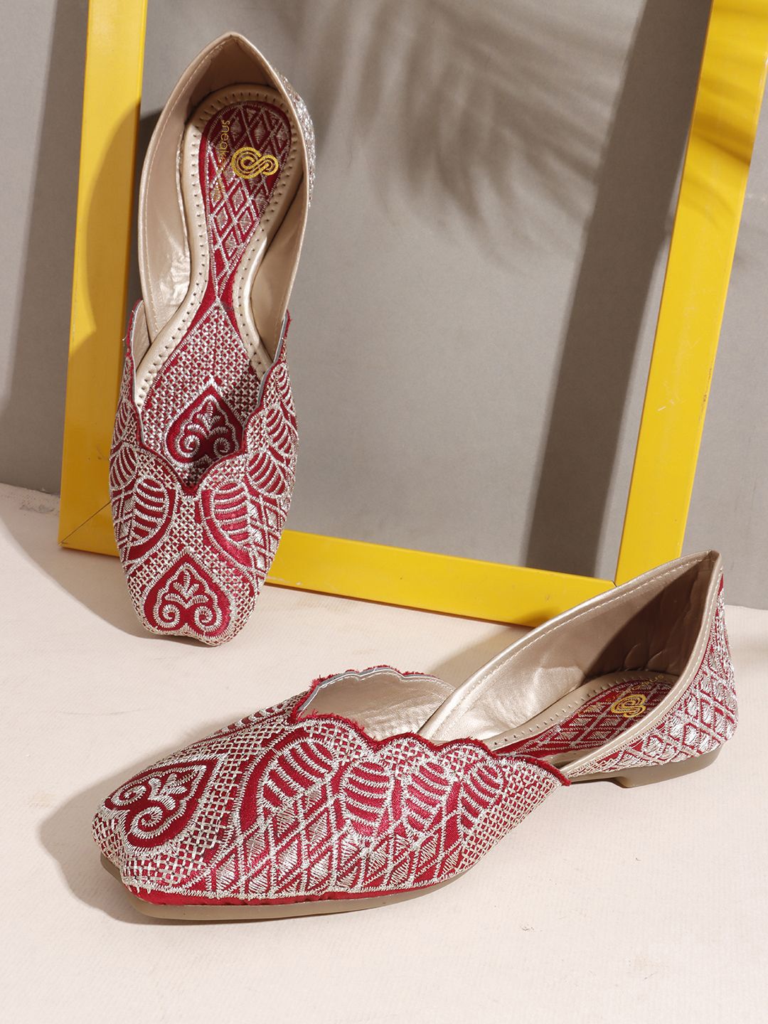 sneakers villa Women Embroidered Ethnic Mojaris Flats With Ethnic - Embellished-picture-14