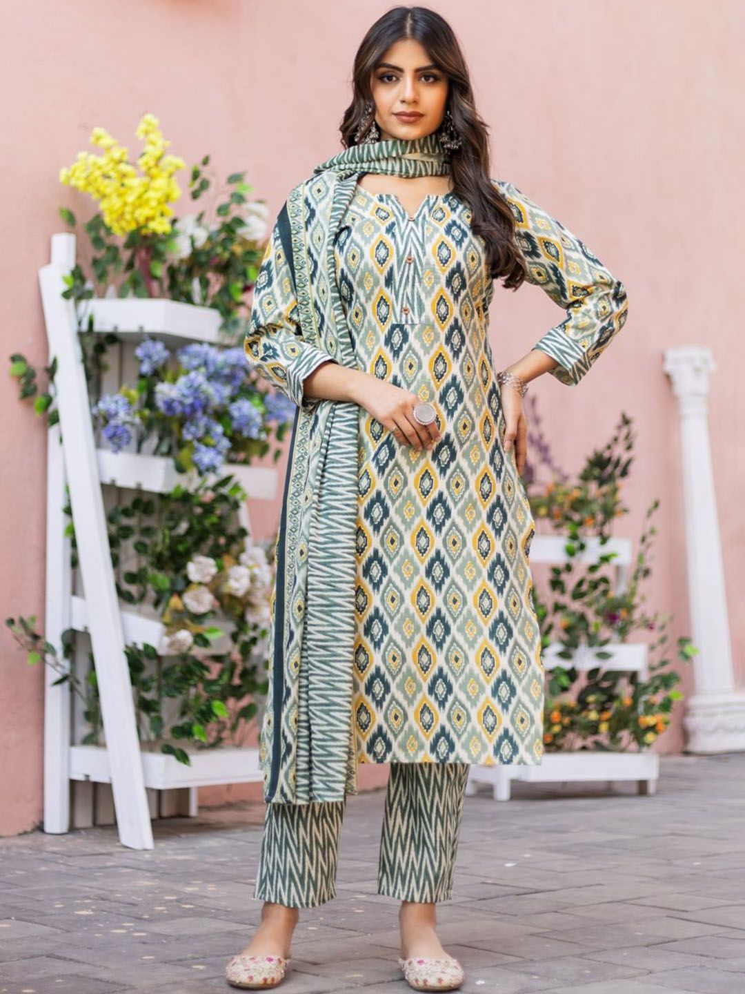 Vastukala Women Geometric Printed Cotton Kurta with Trousers & Dupatta
