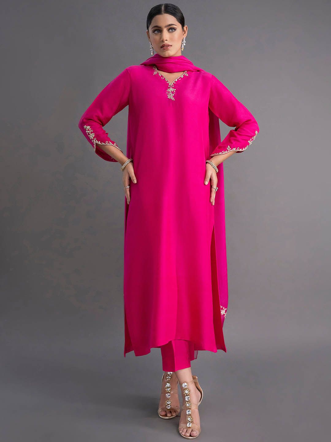 Vastukala Women Solid Embroidered Kurta with Trousers & Dupatta