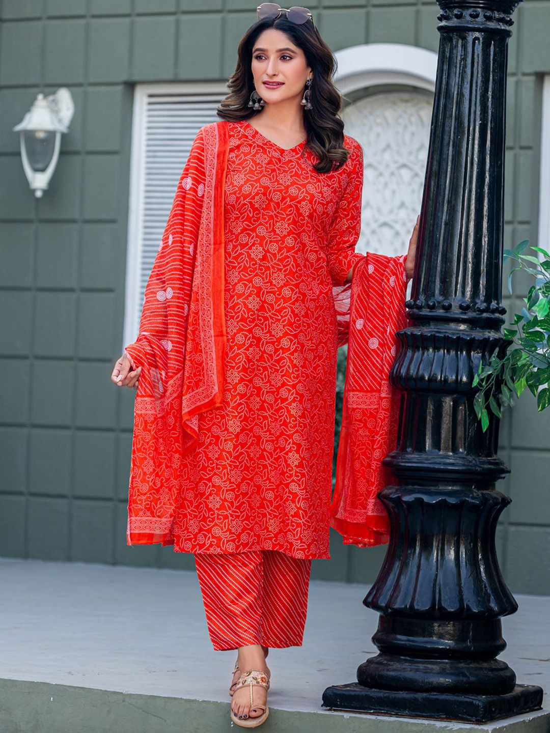 Anouk Women Floral Printed Regular Kurta With Trousers & Dupatta