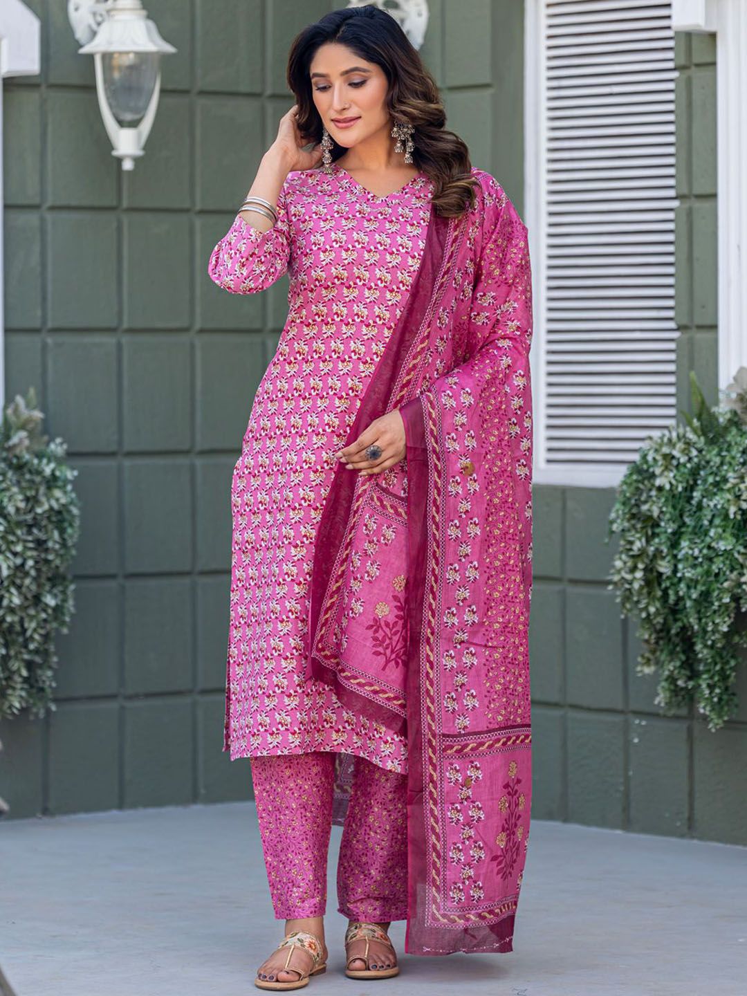 Anouk Women Floral Printed Kurti with Trousers & Dupatta