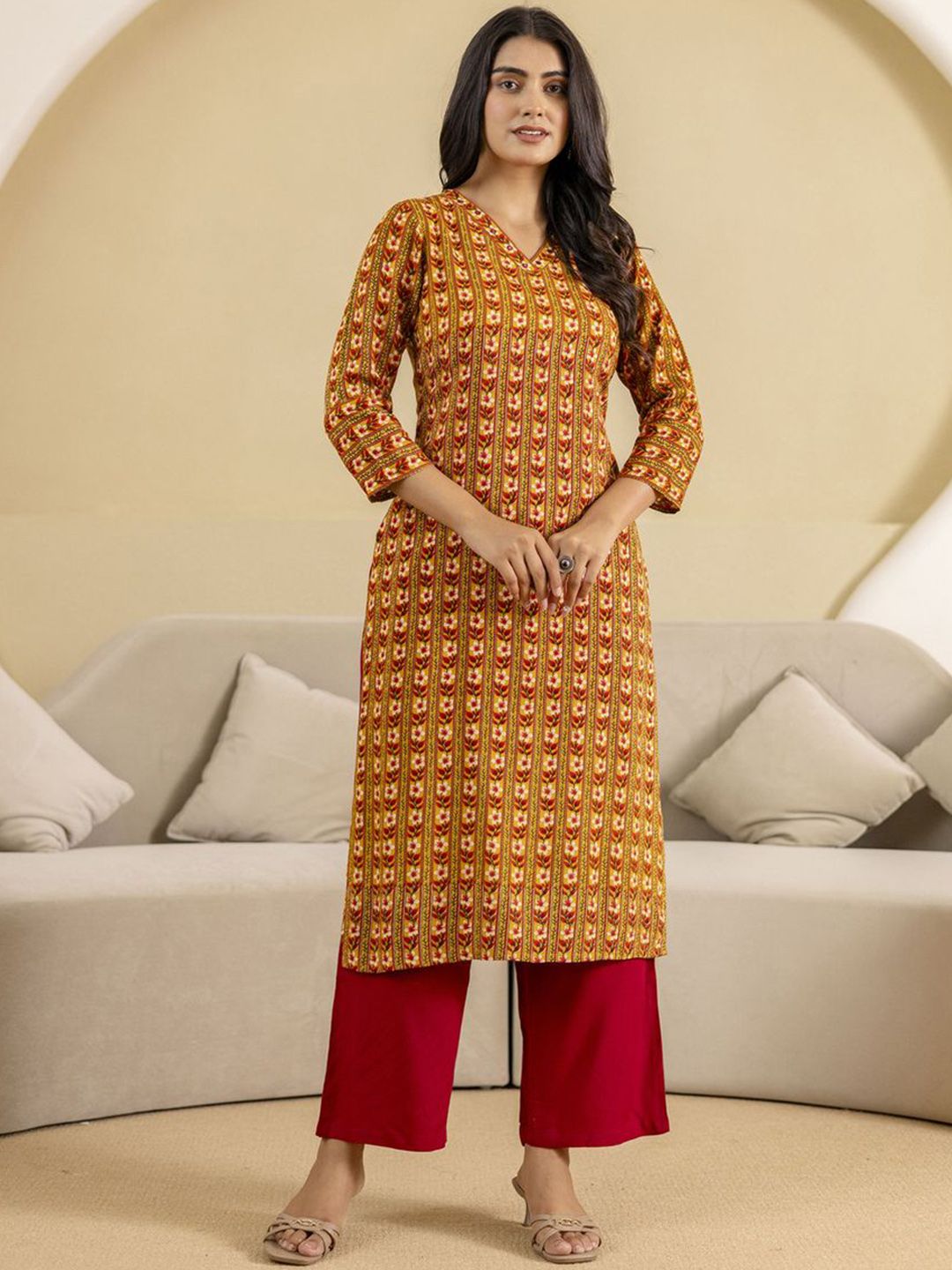 Neemiya Women Floral Printed Kurta with Trousers