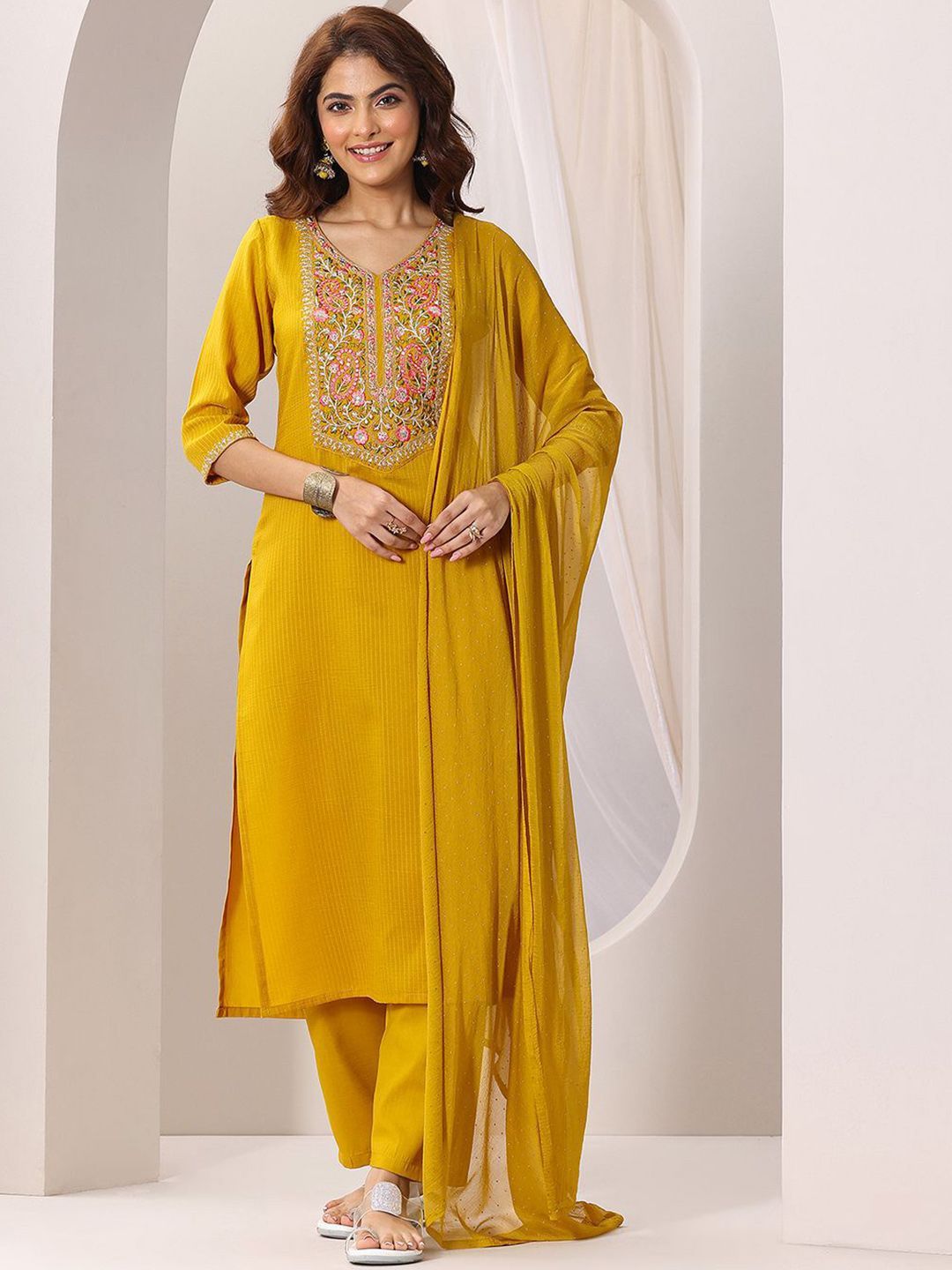 KOTRONS Ethnic Motifs Embroidered V-Neck Sequinned Kurta With Trousers & Dupatta