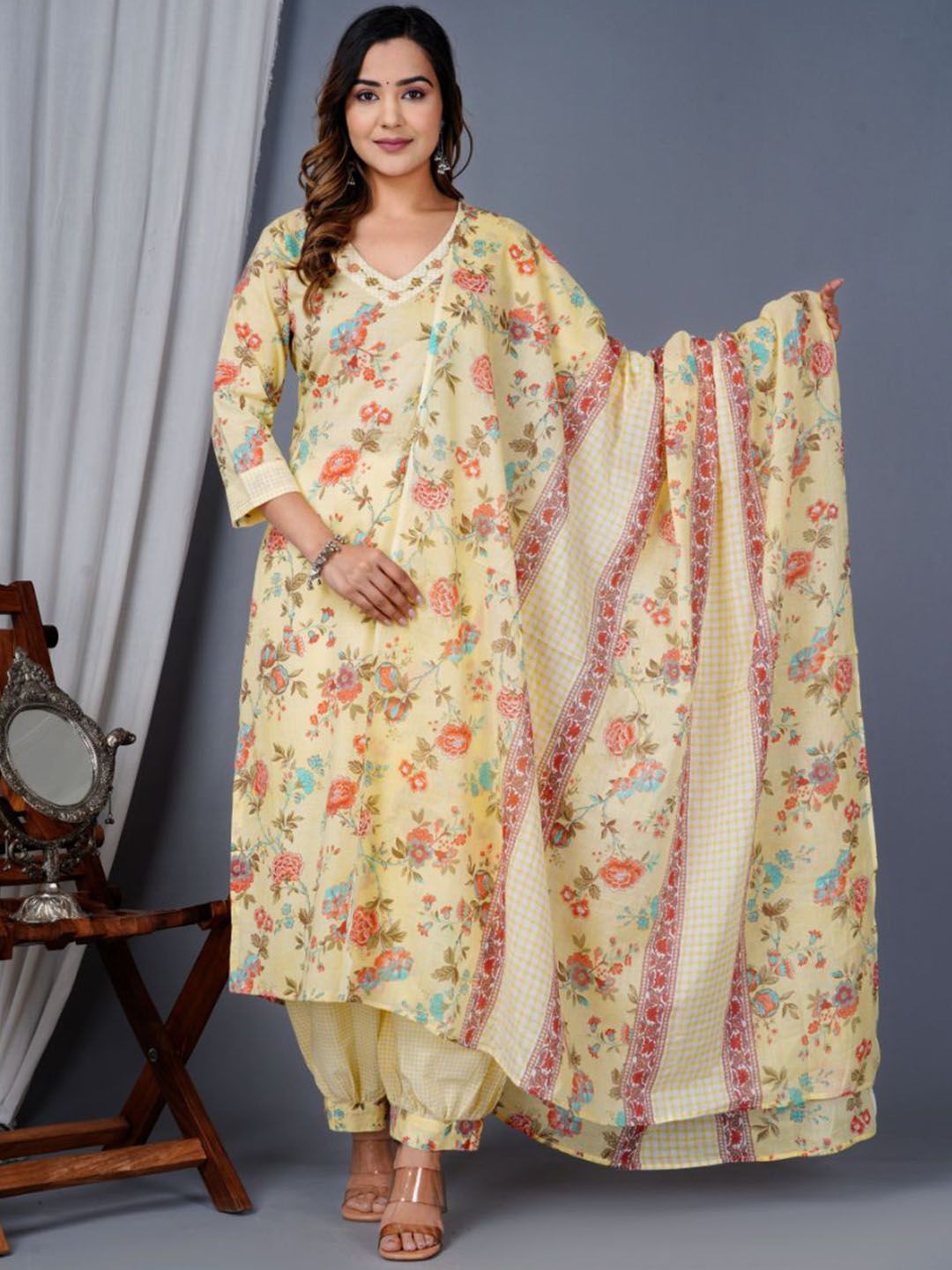 HERE&NOW Floral Printed Thread Work Pure Cotton Kurta With Trousers & Dupatta