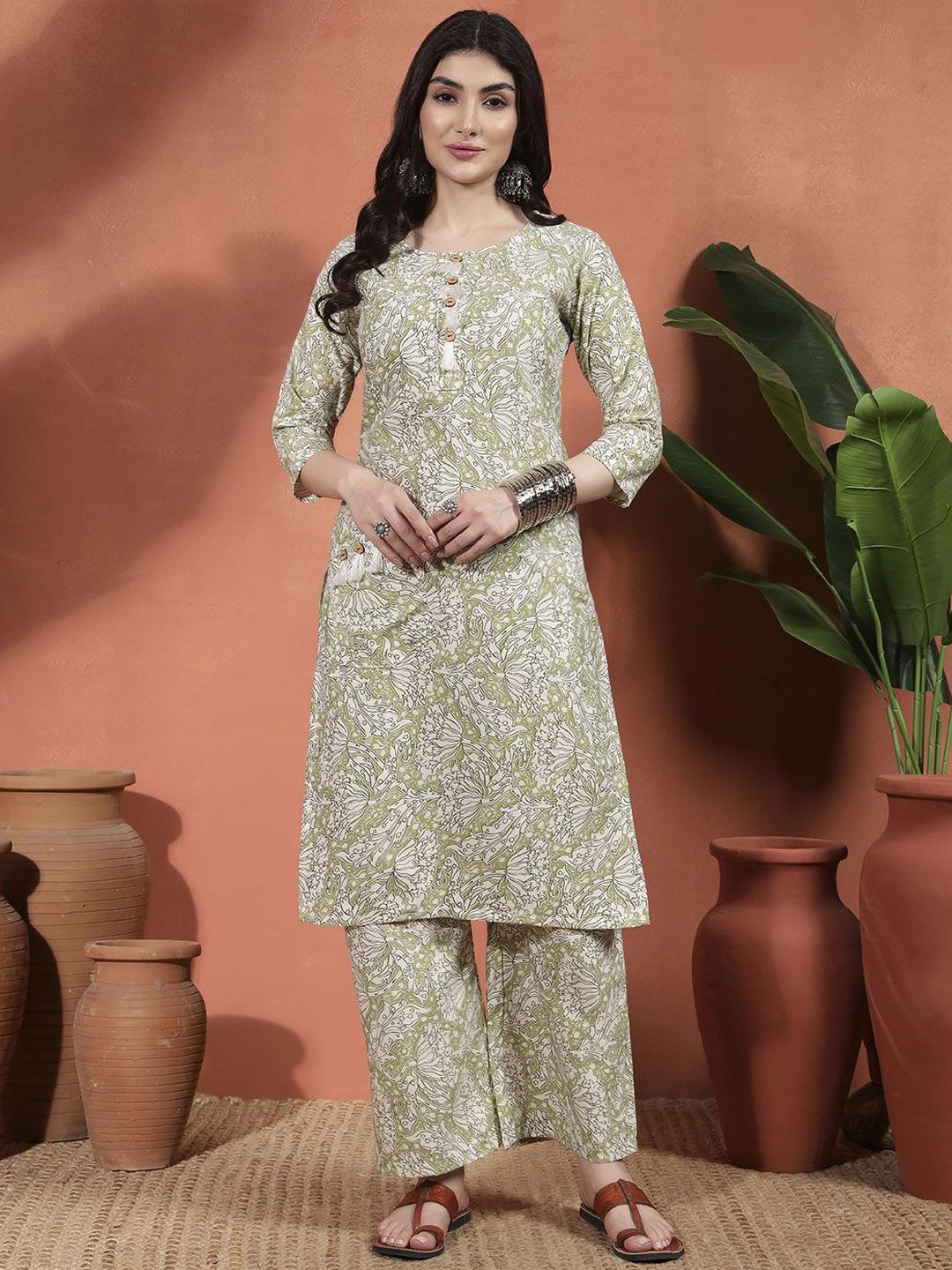 Sangria Women Floral Printed Pure Cotton Straight Kurta & Trousers