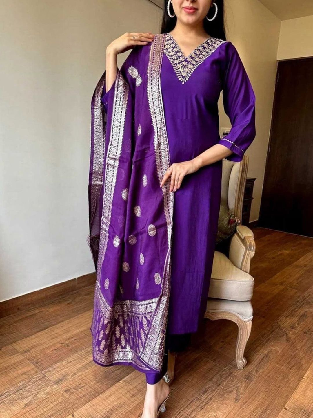 LIZORD FAB Women Embroidered Regular Thread Work Kurta & Trouser with Dupatta