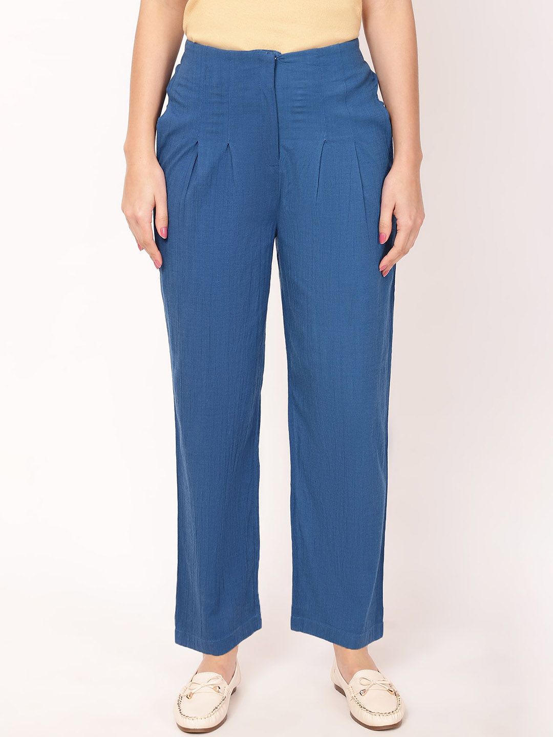 FUTURO Women Mid-Waist Relaxed Straight-Fit Pleated Trousers-picture-11