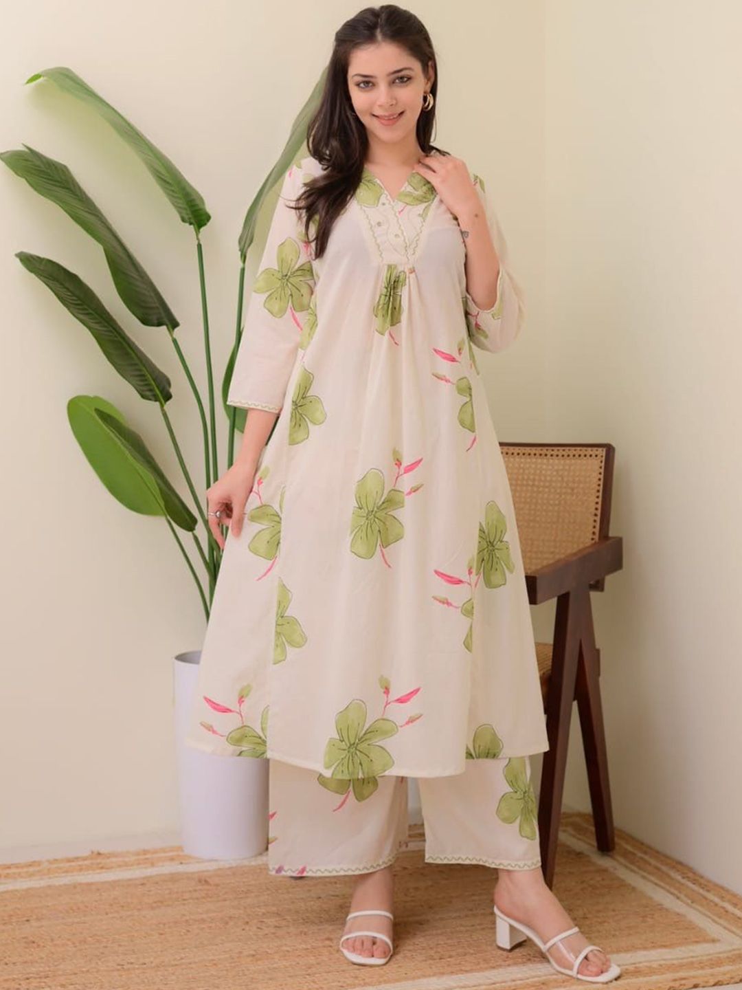 Heavenly Attire Women Floral Printed Kurta with Palazzo