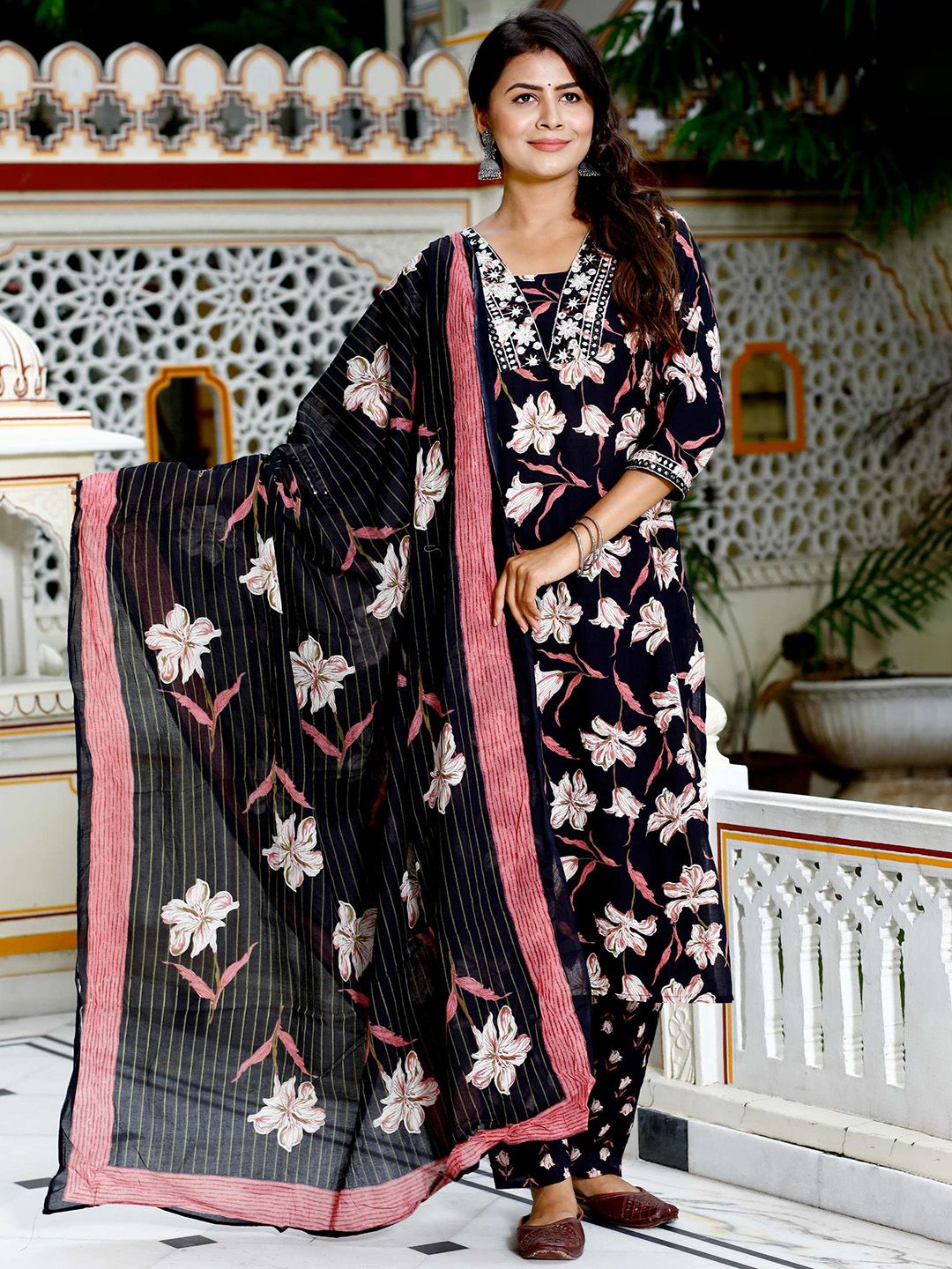 HERE&NOW Women Floral Printed Pure Cotton Kurta & Trousers With Dupatta