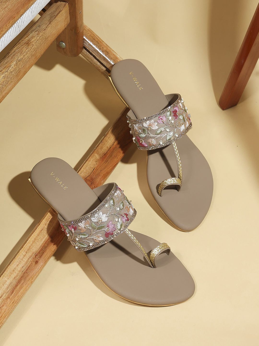 V-WALK Women Embellished One Toe Flats-picture-10