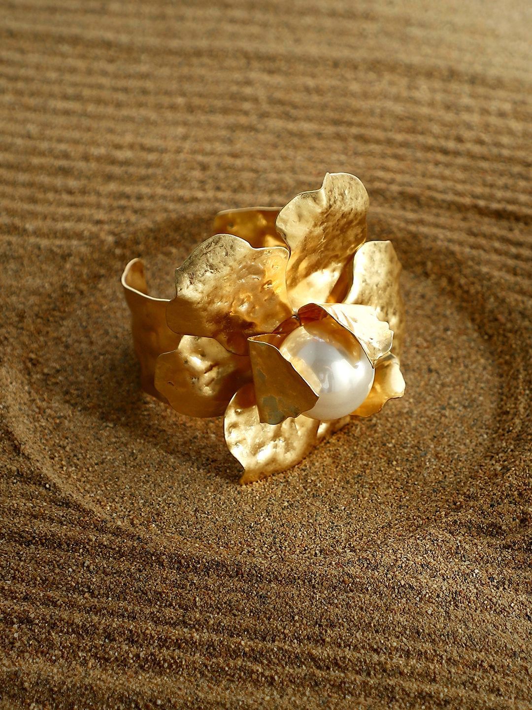 SOHI Women Gold-Plated The Flora-Bloom Pearls Cuff Bracelet-picture-37