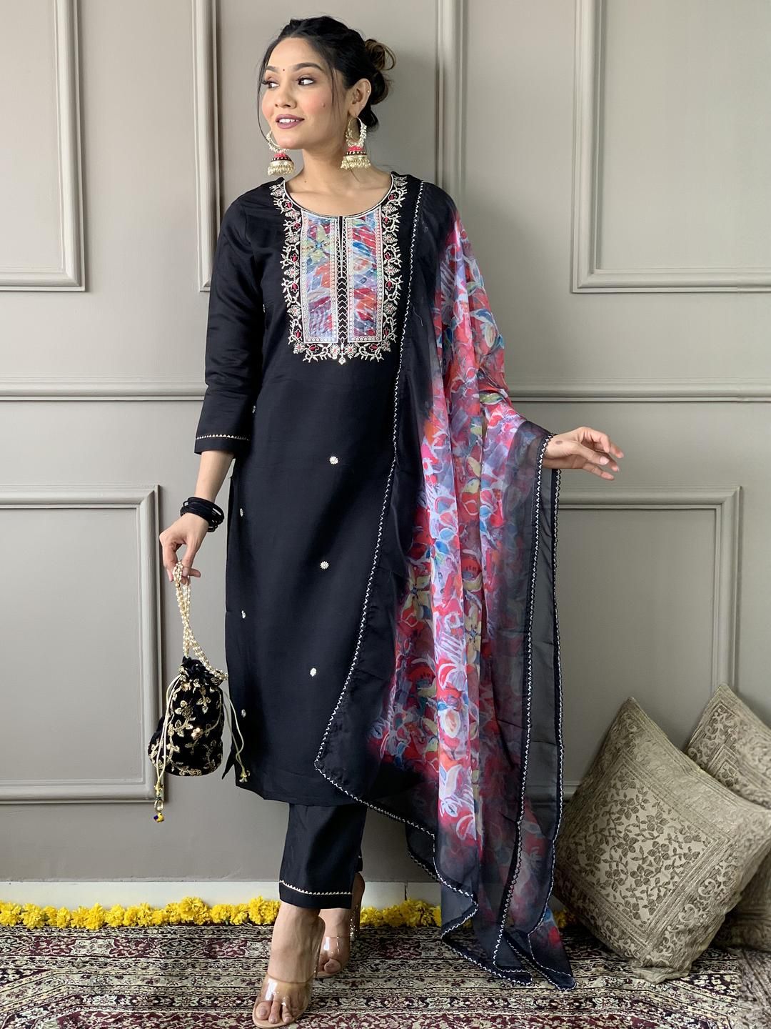 CaniBani Women Viscose Rayon Embroidered Kurta Sets