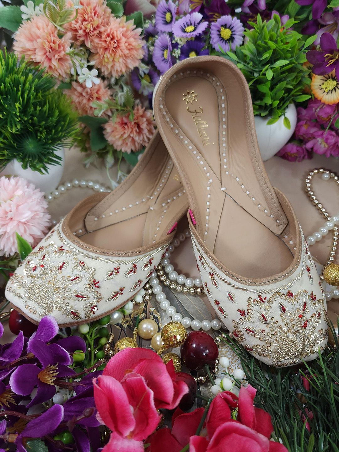 Fulkari Women Embellished Ethnic Mojaris Flats-picture-21