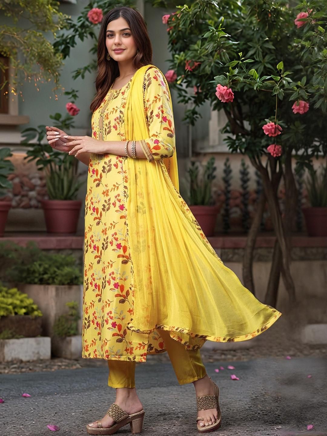 Aaghnya Women Viscose Rayon Printed Kurta Sets