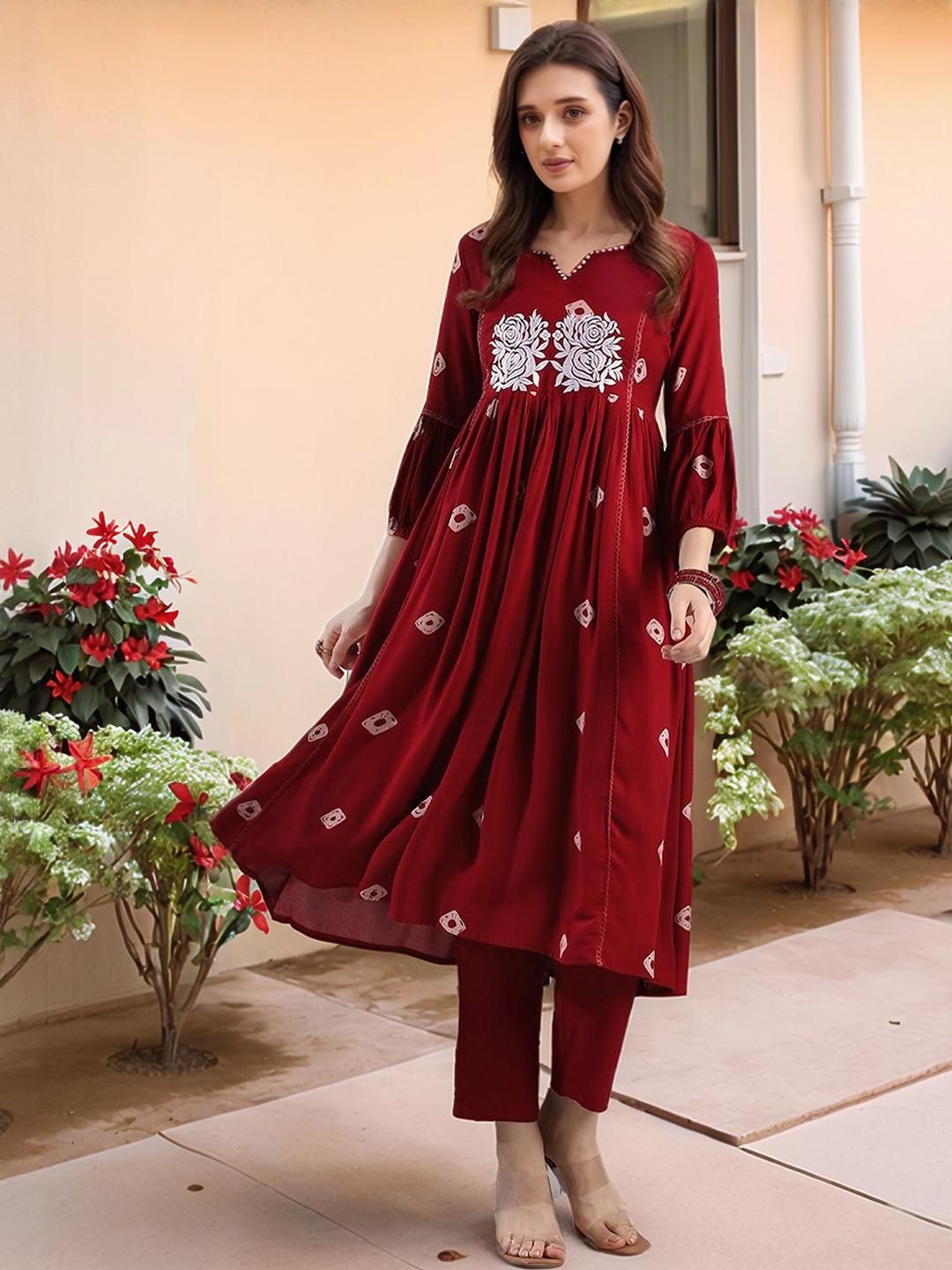 Aaghnya Women Viscose Rayon Embroidered Kurta Sets