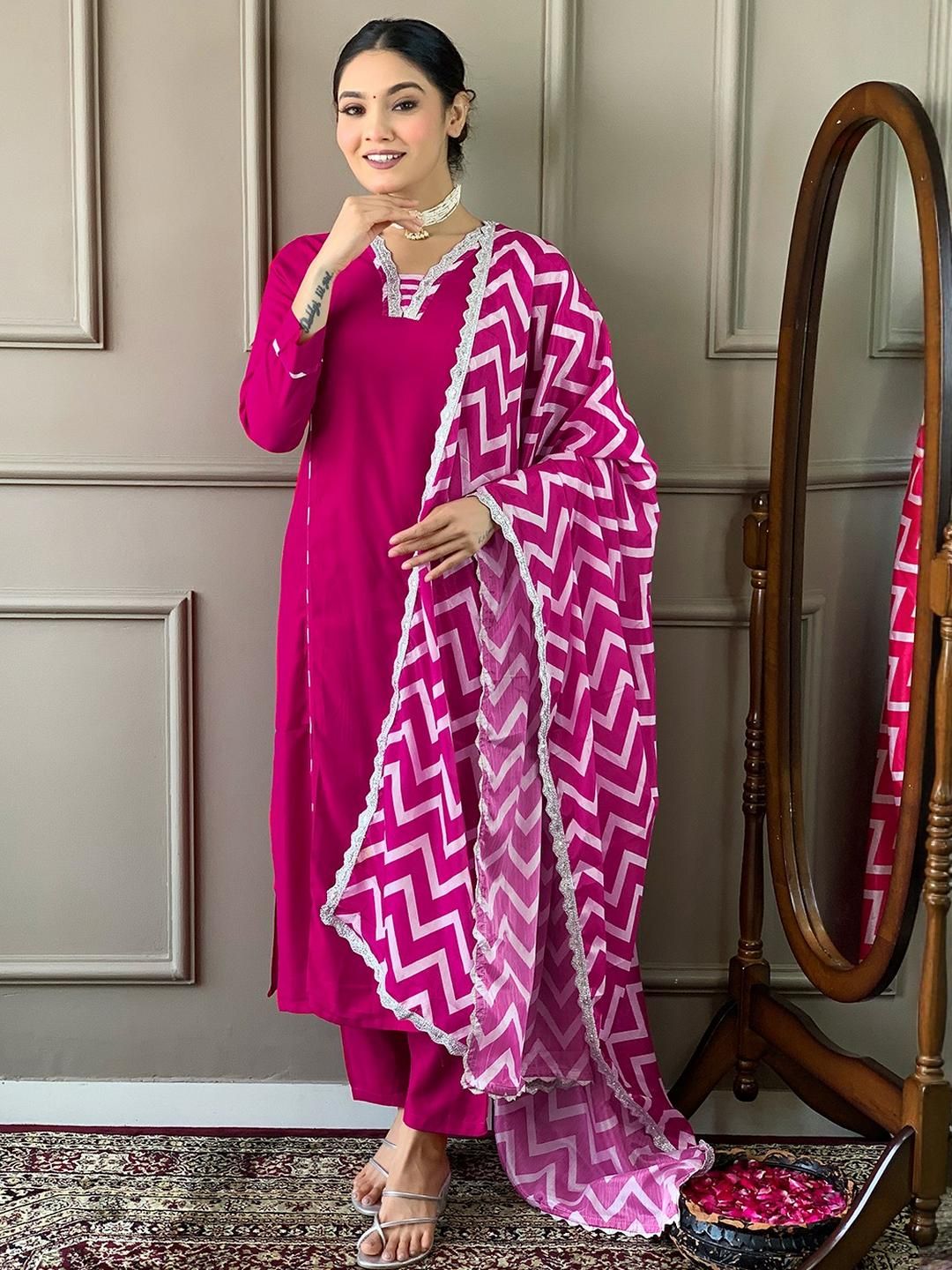 CaniBani Women Silk Blend Embroidered Kurta Sets