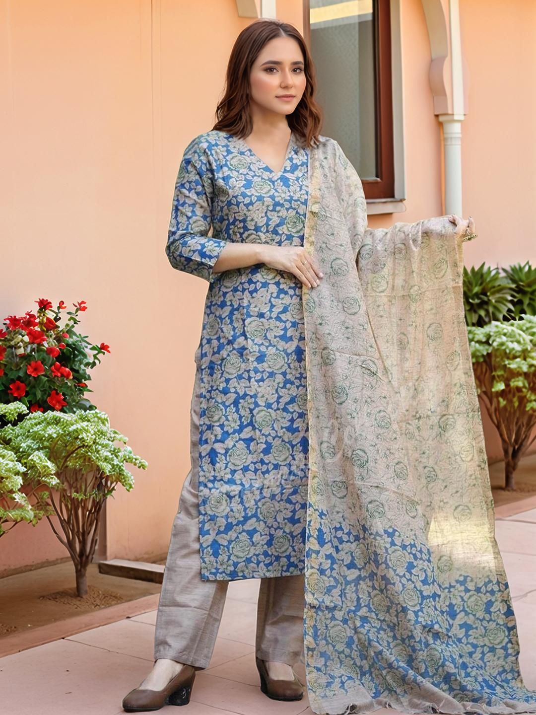Aaghnya Women Viscose Rayon Printed Kurta Sets