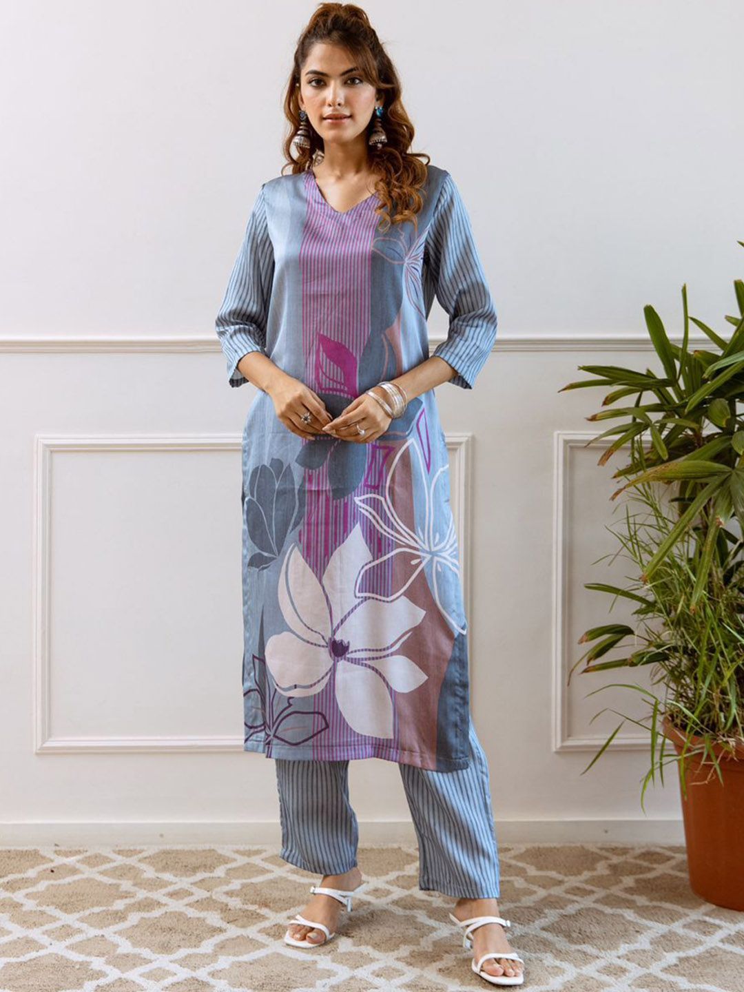 Anouk Floral Printed V-Neck Straight Kurta With Trousers