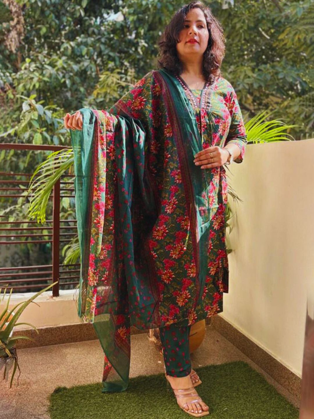 Xelov Women Floral Printed Regular Pure Cotton Kurta with Trousers & Dupatta