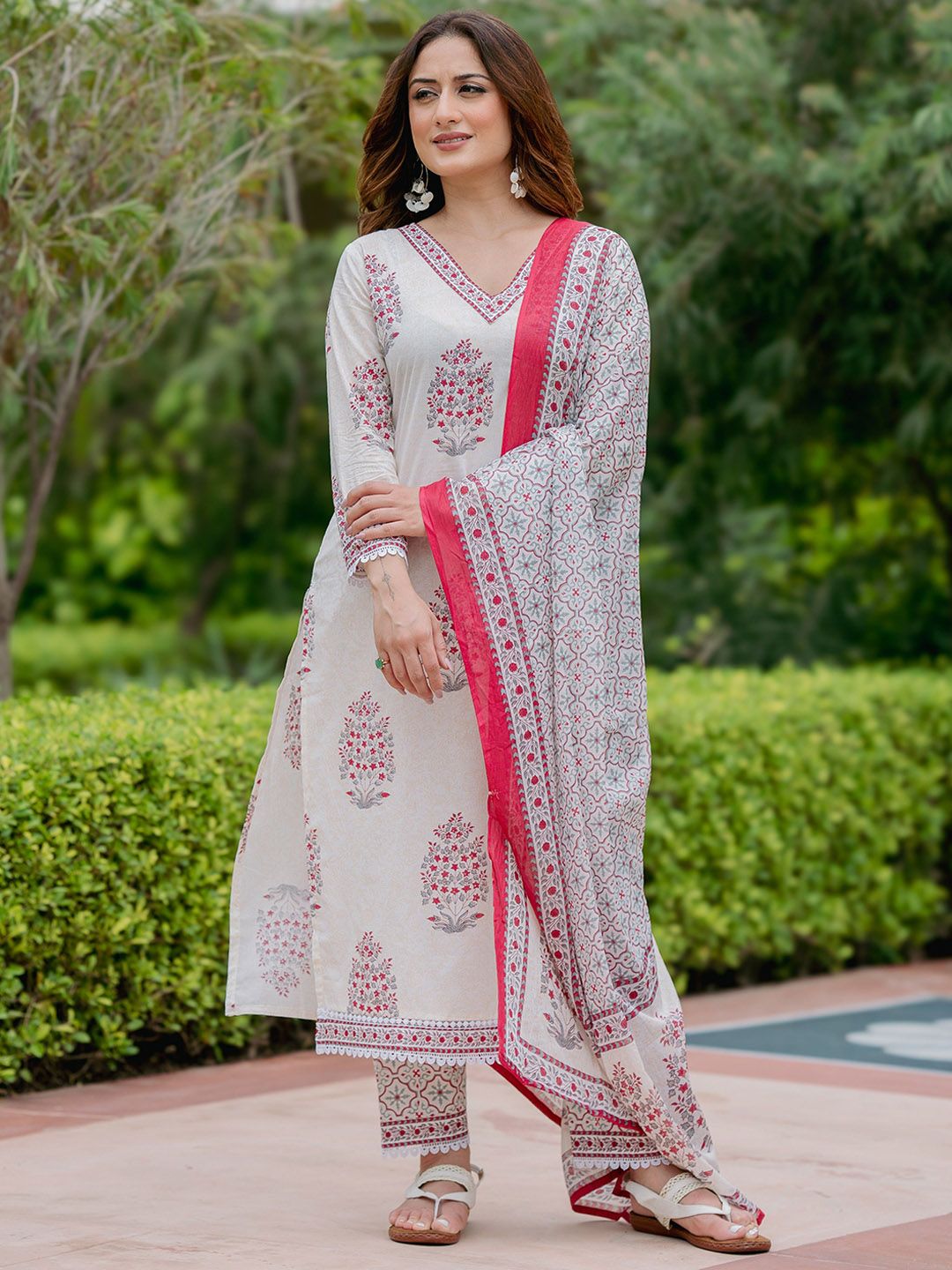 Arayna Floral Printed V-Neck Pure Cotton Straight Kurta With Palazzos & With Dupatta
