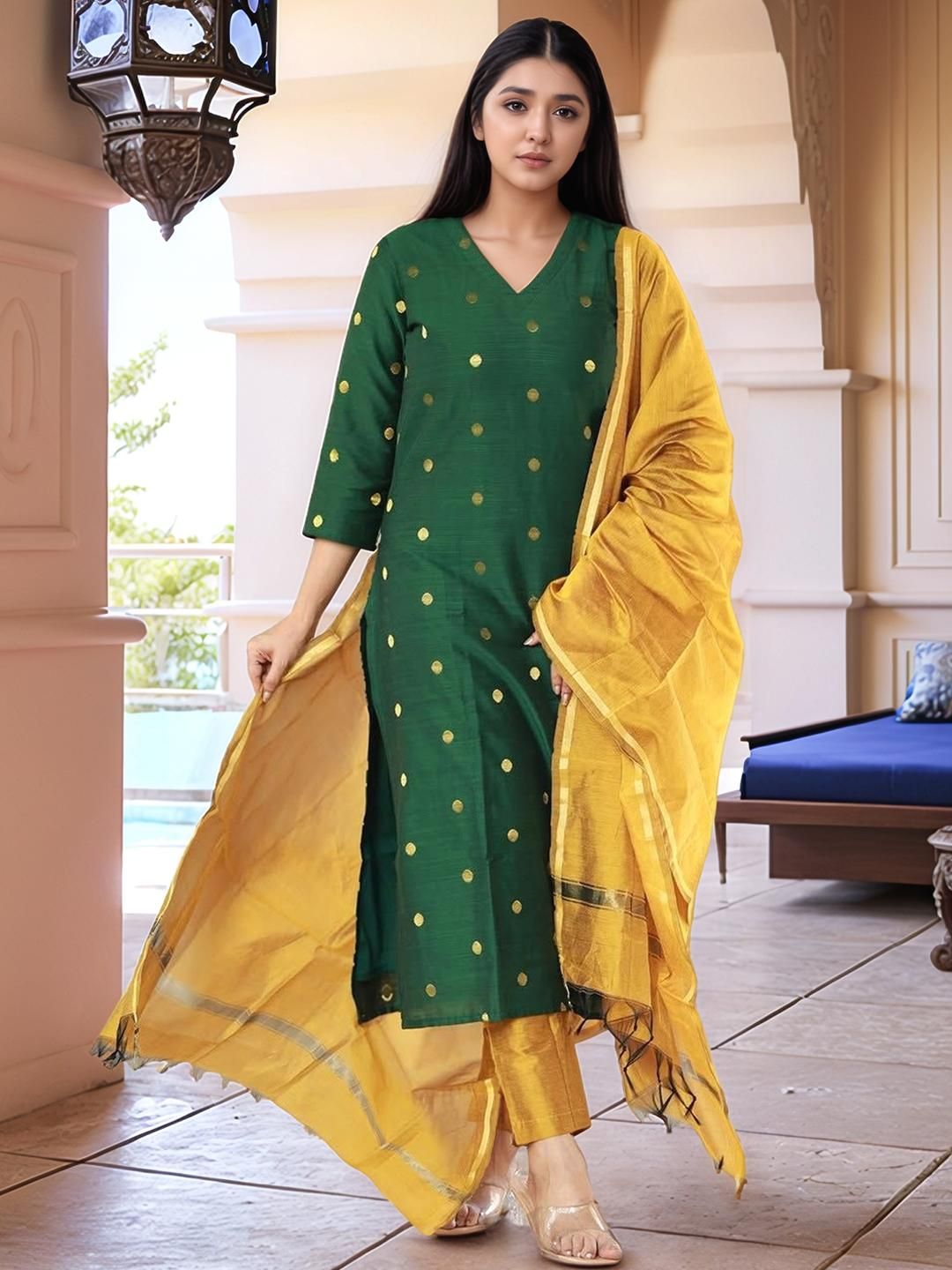 Aaghnya Women Viscose Rayon Woven Design Kurta Sets