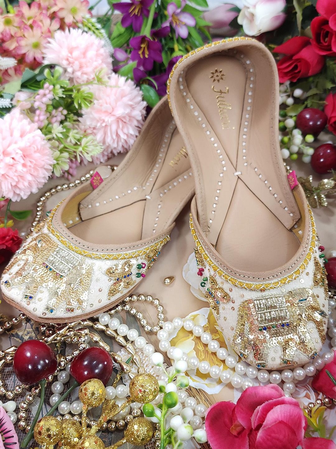 Fulkari Women Embellished Ethnic Mojaris Flats-picture-34