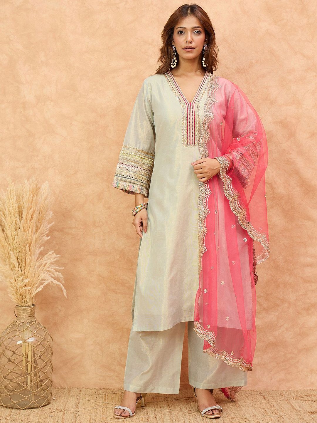 Varanga Women Solid Kurta with Trousers & Dupatta