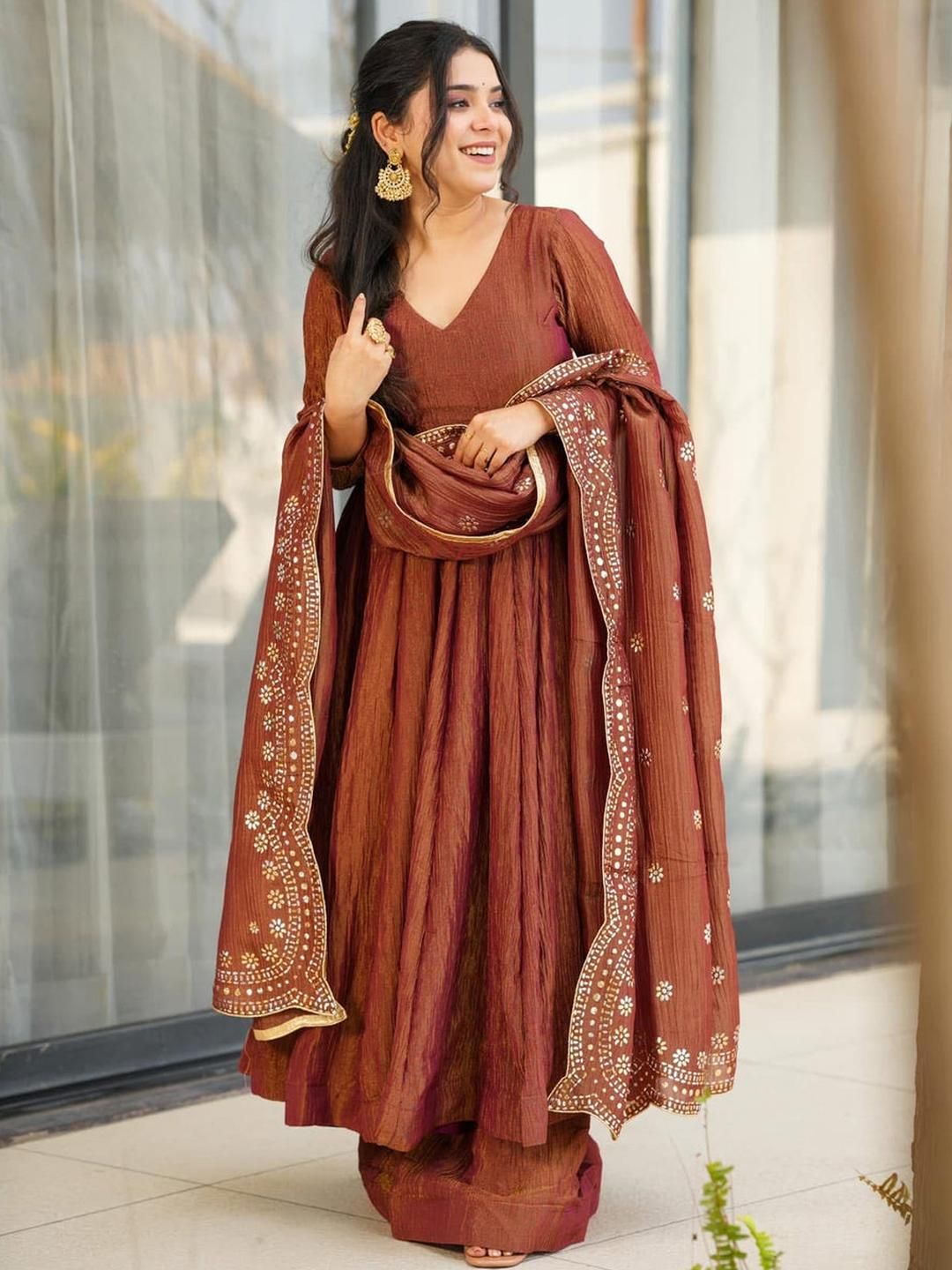 CaniBani Women Silk Blend Solid Kurta Sets