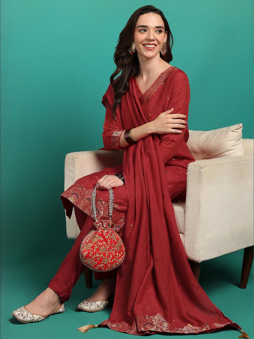 NEW ETHNIC 4 YOU Women Floral Printed Regular Kurti with Trousers & With Dupatta