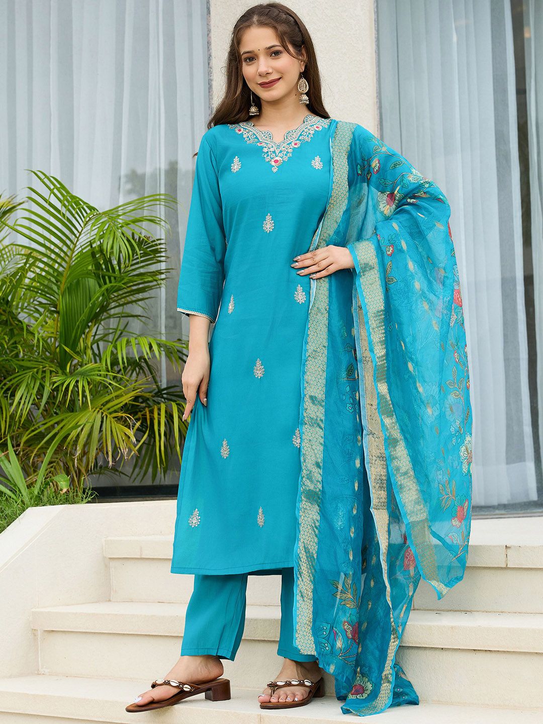 Navlik Floral Embroidered V-Neck Thread Work Straight Kurta With Trousers And Dupatta