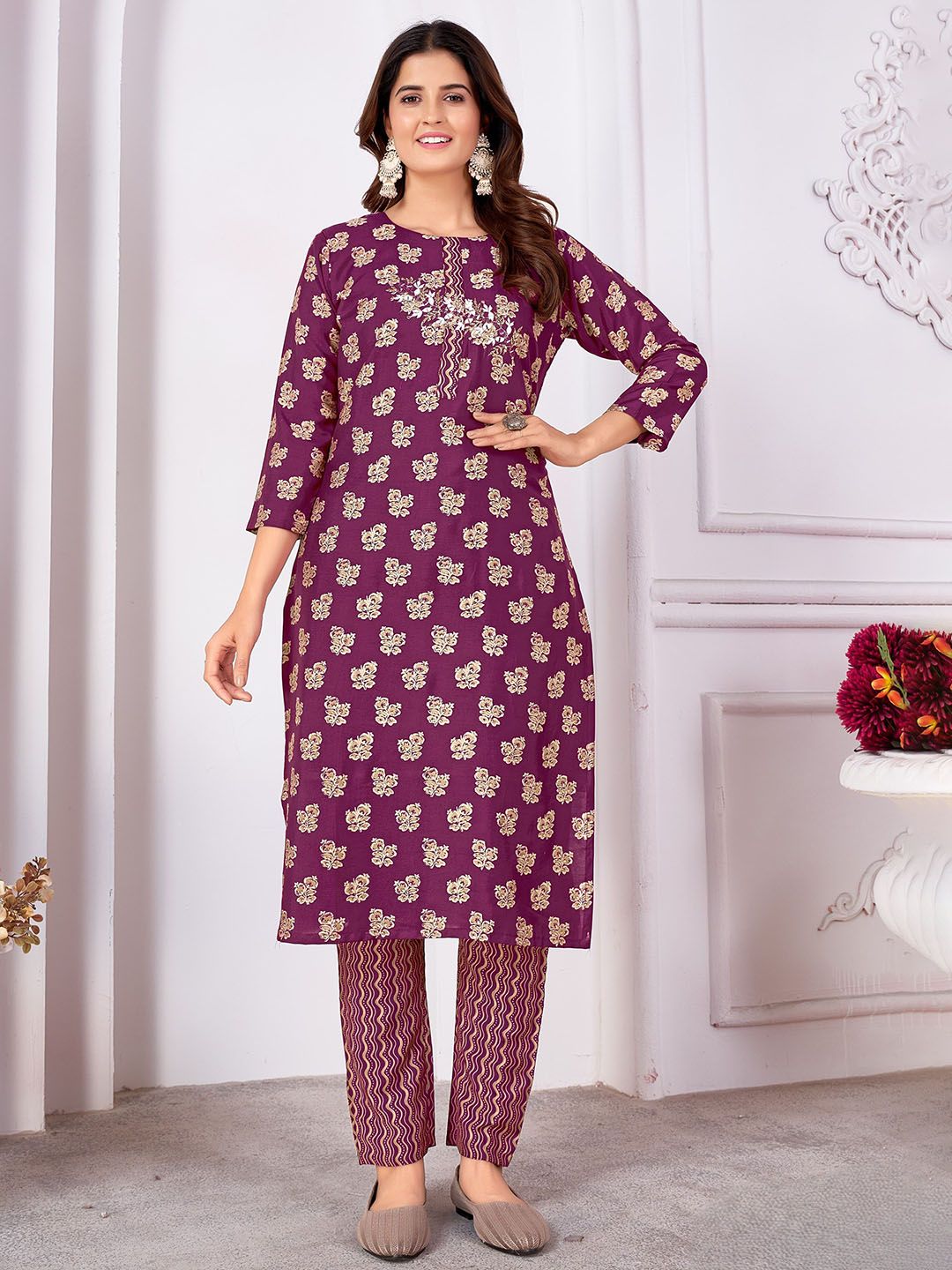 DIVASTRI Floral Printed Round Neck Gotta Patti Straight Kurta With Trousers-picture-38