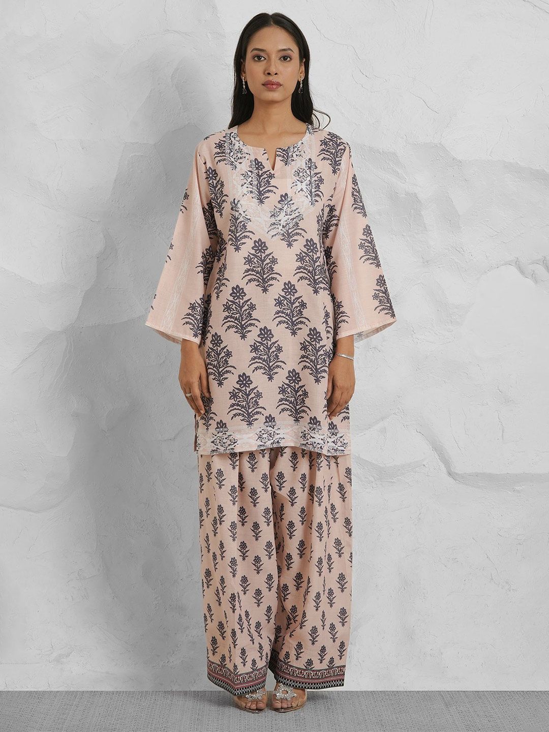 HOUSE OF KARI Printed Cotton V-Neck Top With Palazzo Co-Ords-picture-11