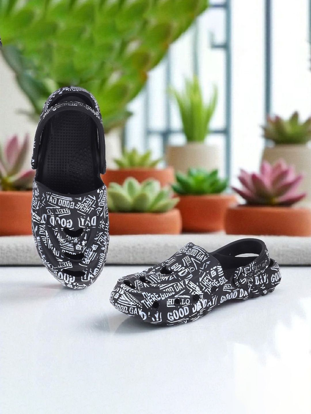 KAPYANSH Men Printed Croslite Clogs-picture-21