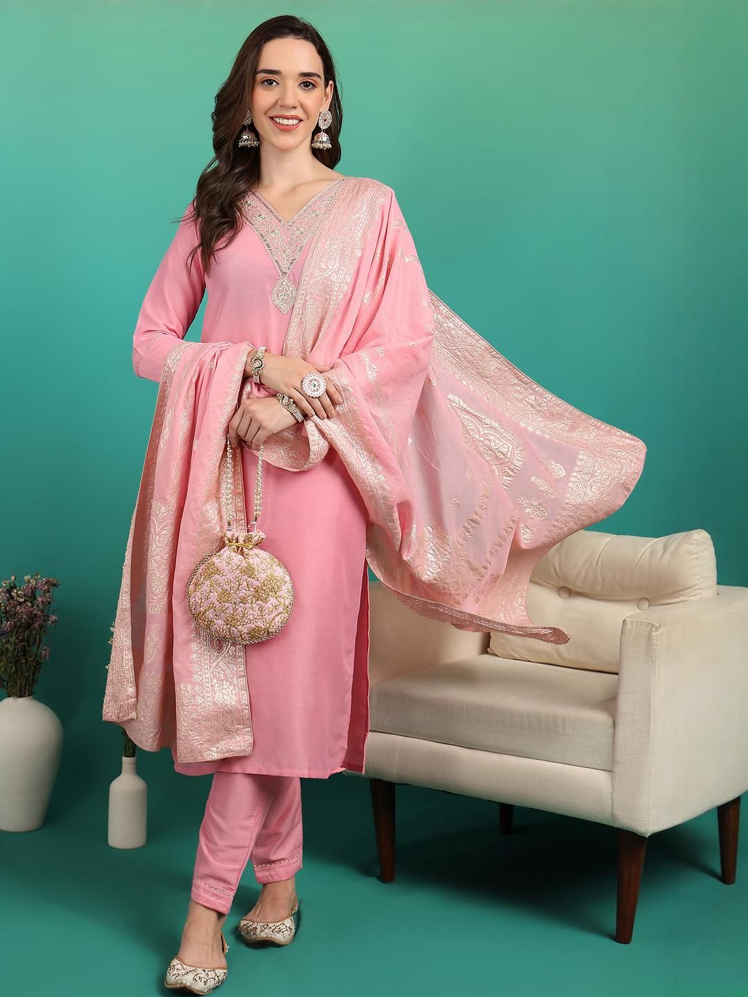 NEW ETHNIC 4 YOU Women Floral Embroidered Regular Kurti with Trousers & With Dupatta