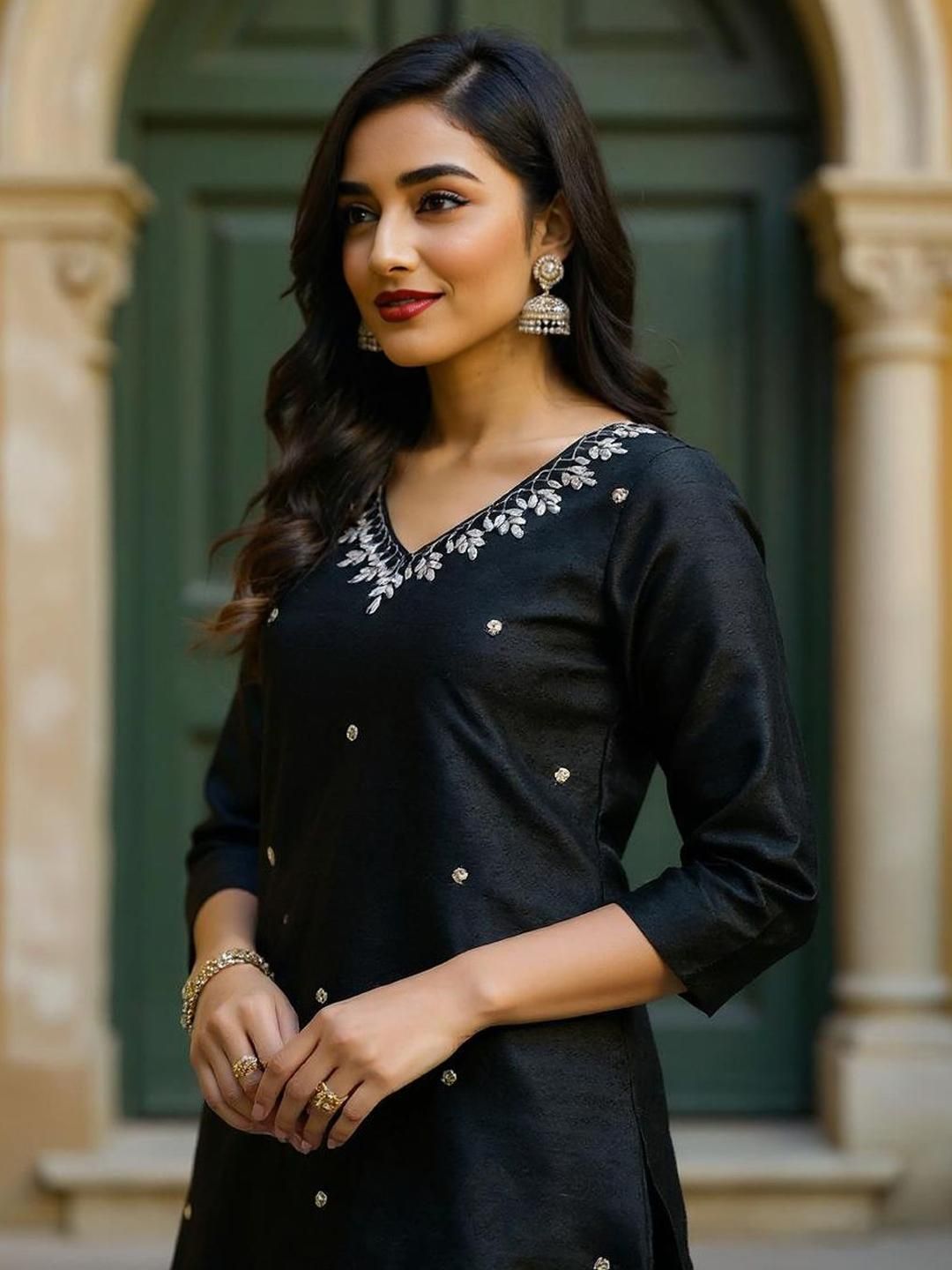 SZN Floral Embroidered Thread Work V-Neck Straight Kurta With Trouser