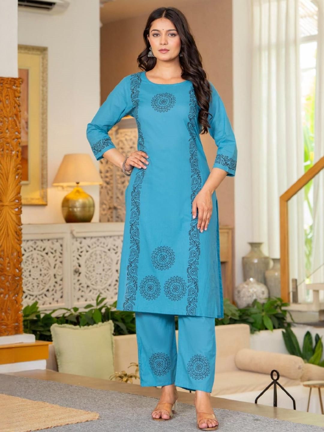 Aasira Women Floral Printed Cotton Kurta with Trousers