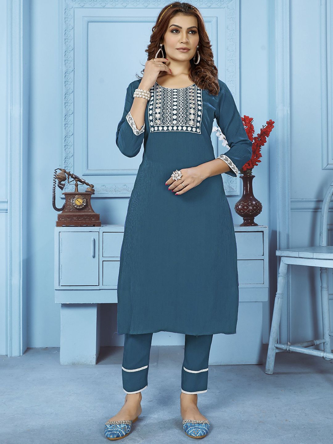 DIVASTRI Women Woven Design Embroidered Cotton Kurta with Trousers-picture-38