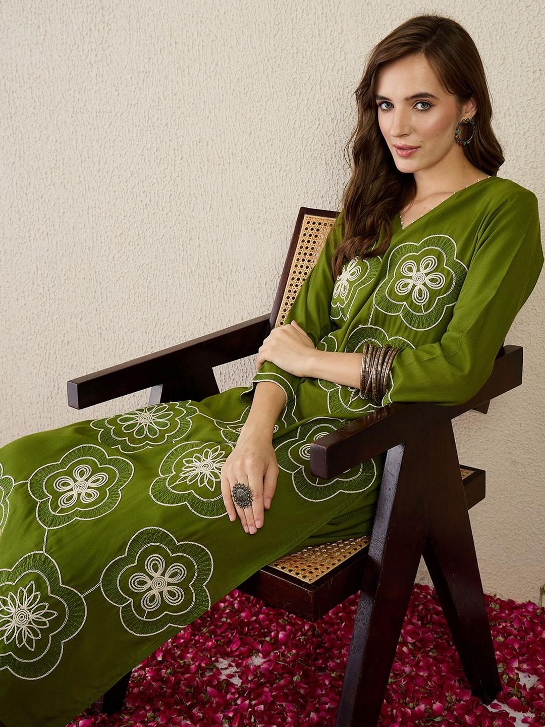 Indo Era Women Floral Embroidered Kurta with Trousers