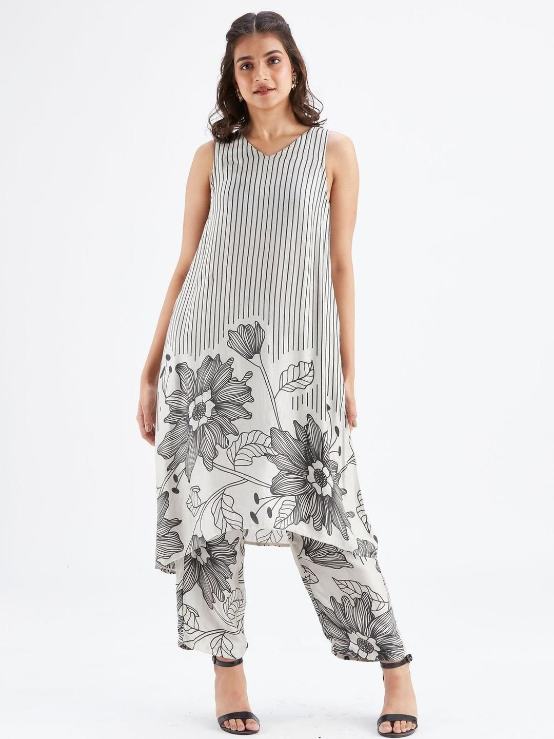 MANOJAVA Women Floral Printed A-Line Kurta with Trousers