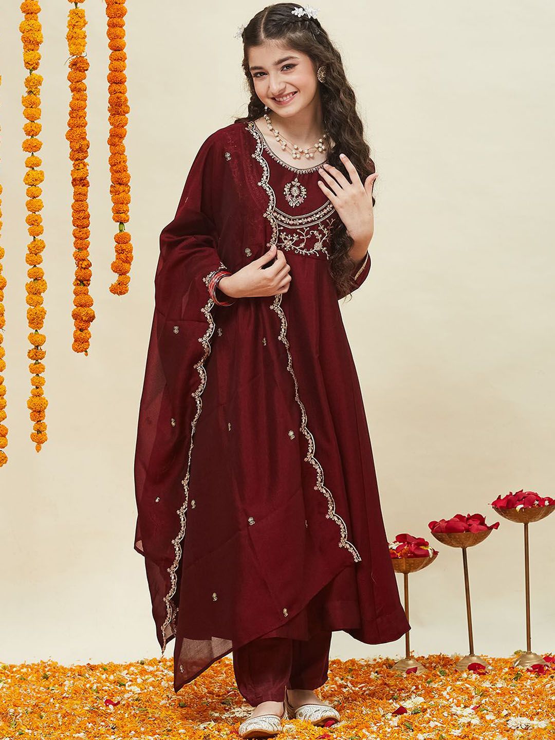 CurlyTales Girls Embroidered Round Neck Thread Work Kurta With Trousers & Dupatta-picture-10