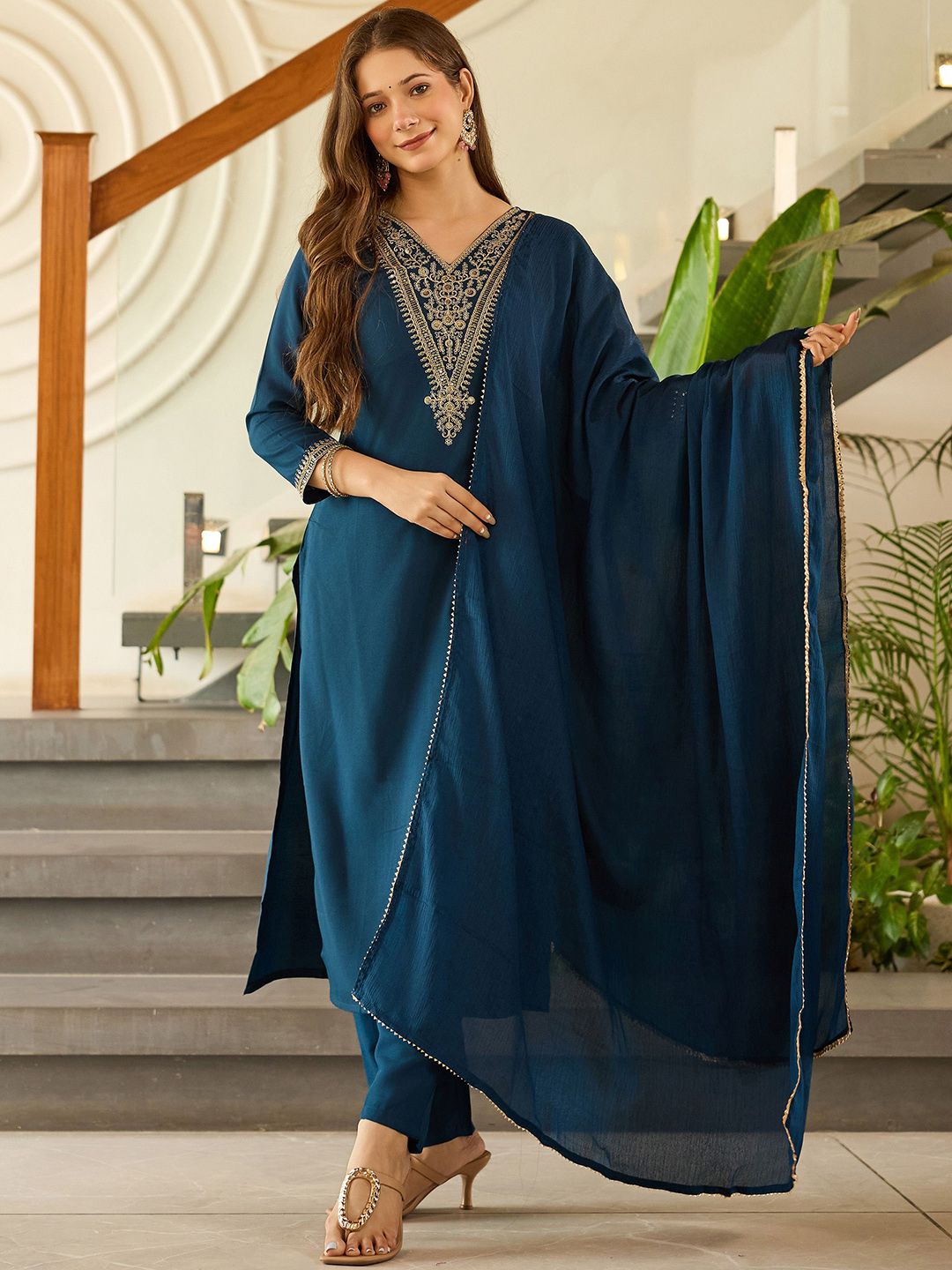 Navlik Floral Embroidered V-Neck Thread Work Straight Kurta With Trousers And Dupatta