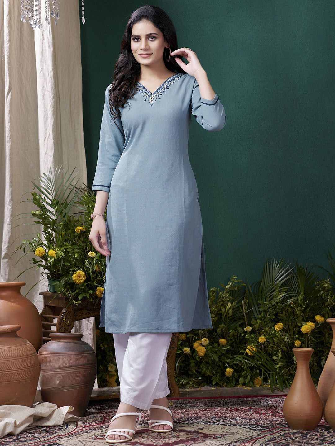 DIVASTRI Women Floral Embroidered Regular Gotta Patti Pure Cotton Kurta with Trousers-image-34
