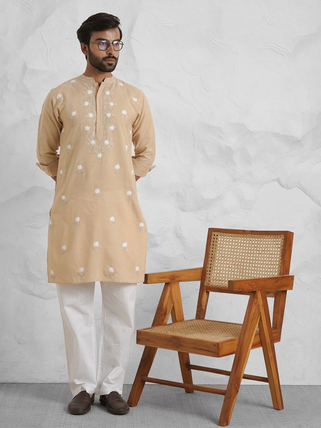 HOUSE OF KARI Floral Embroidered Mandarin Collar Cotton Kurta-picture-57