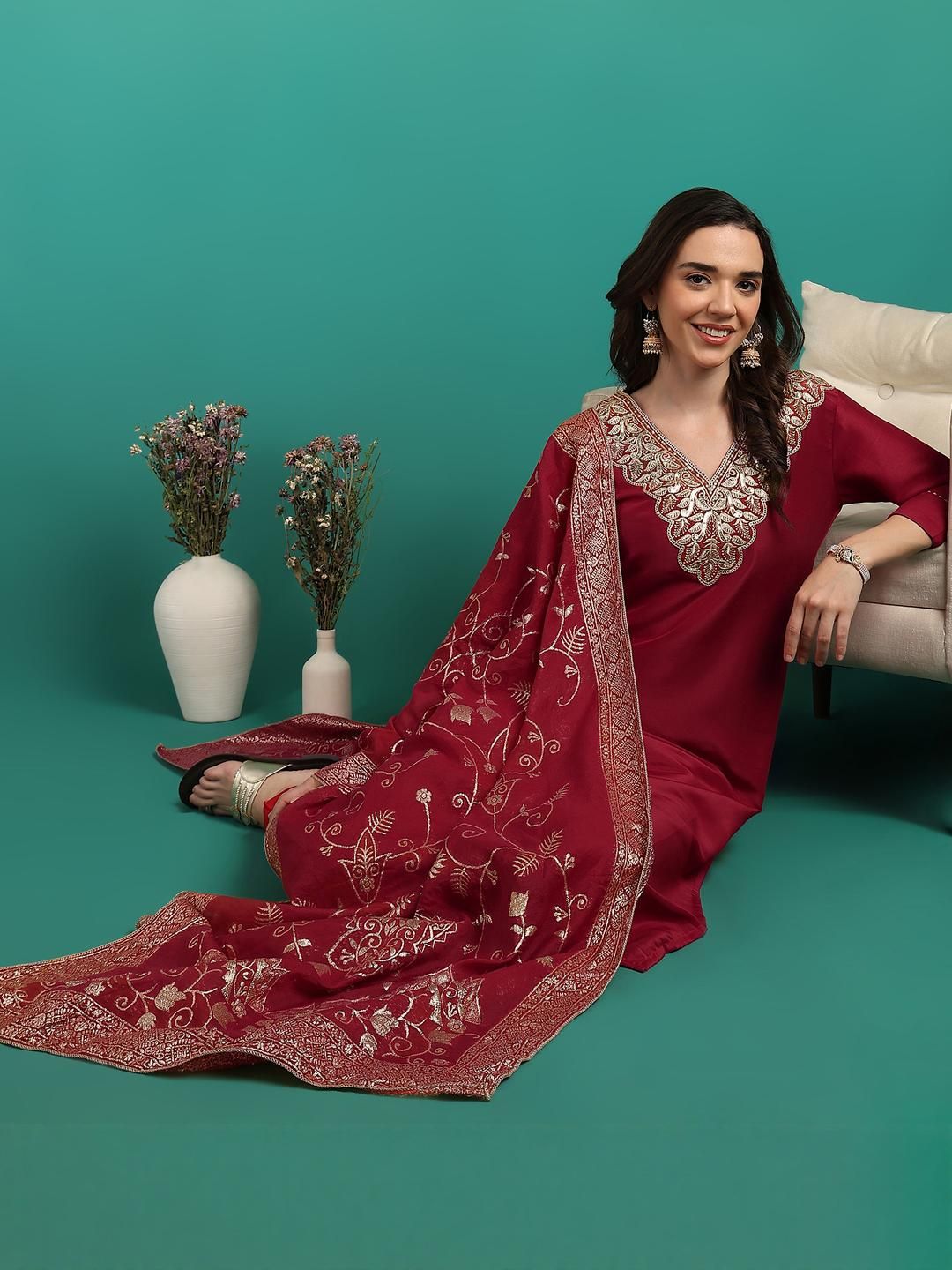 NEW ETHNIC 4 YOU Women Floral Embroidered Regular Kurti with Trousers & Dupatta