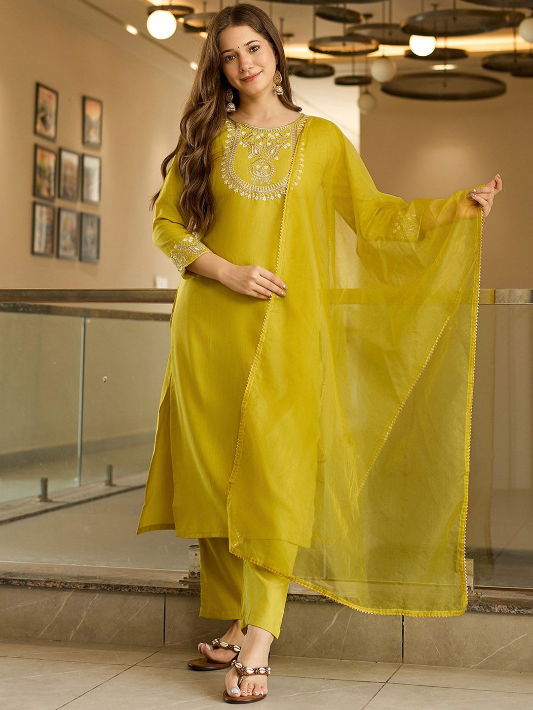 Navlik Floral Embroidered Thread Work Straight Kurta With Trousers And Dupatta