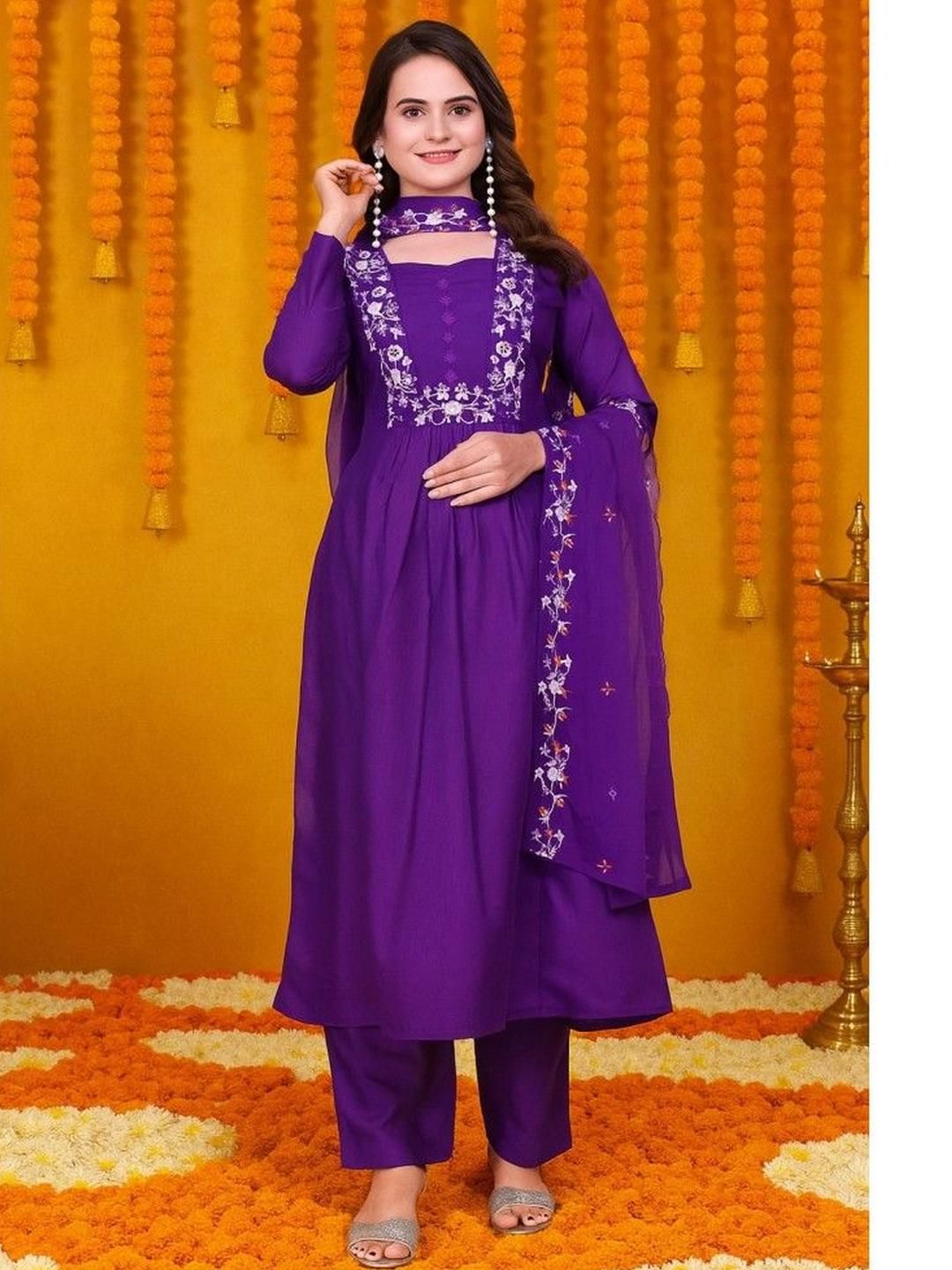 MISS CLOTHING Women Floral Embroidered Regular Kurta With Trousers & Dupatta