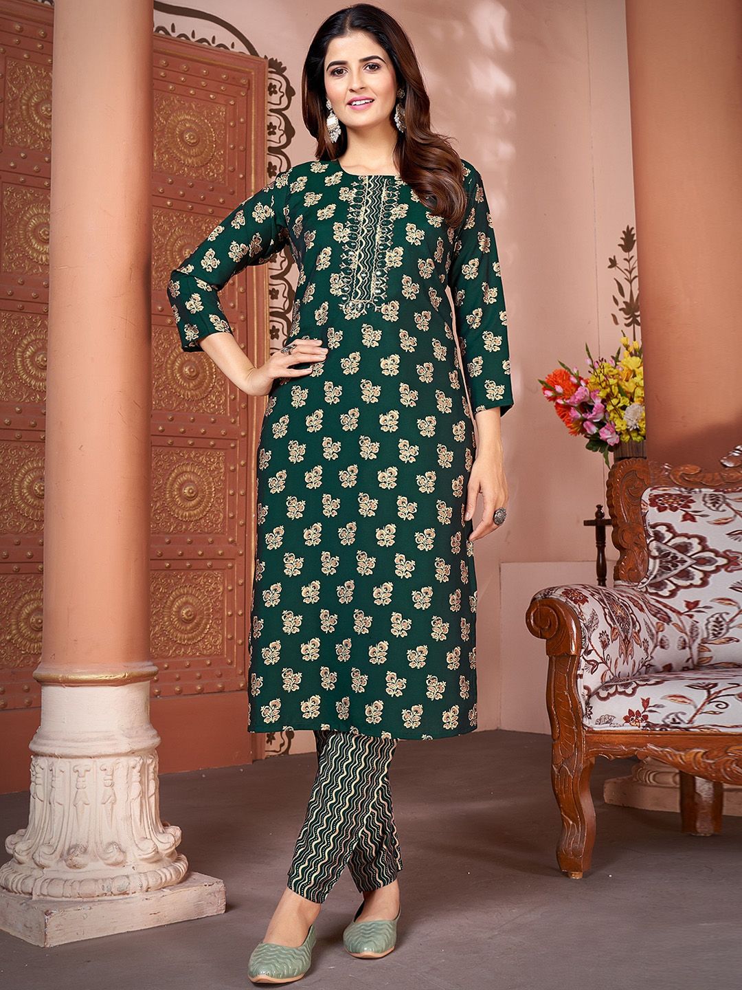 DIVASTRI Women Floral Printed Regular Gotta Patti Kurta with Trousers-picture-33