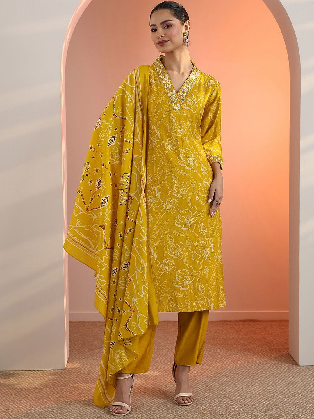 Libas Women Floral Printed Kurta with Trousers & Dupatta-picture-31