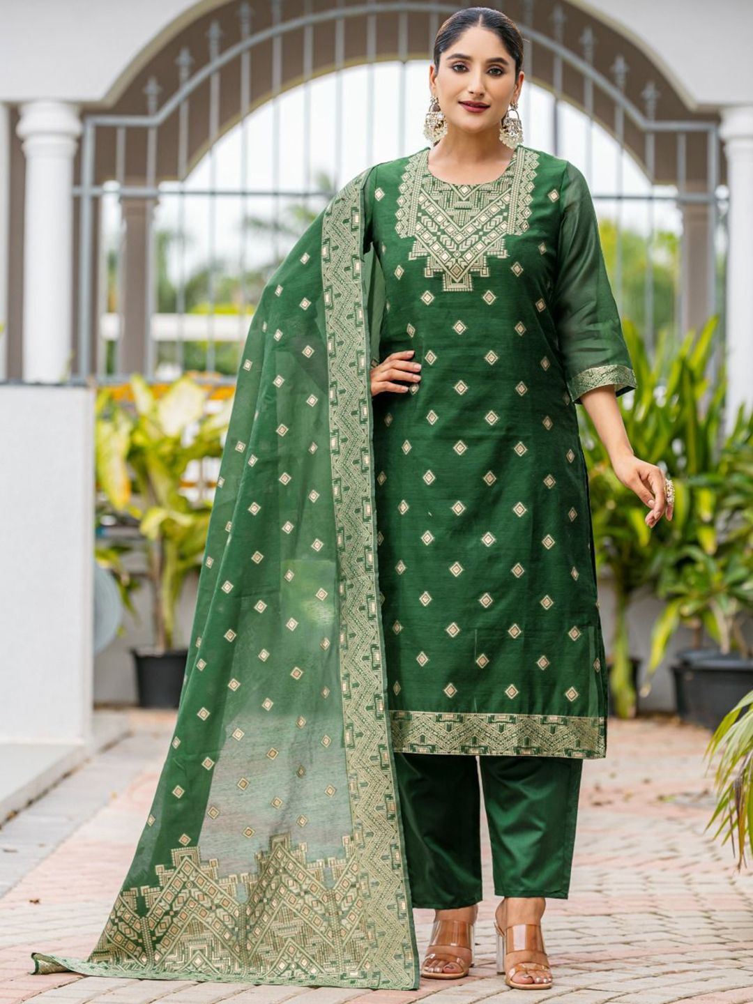 Twika Women Geometric Printed Kurta with Trousers & Dupatta