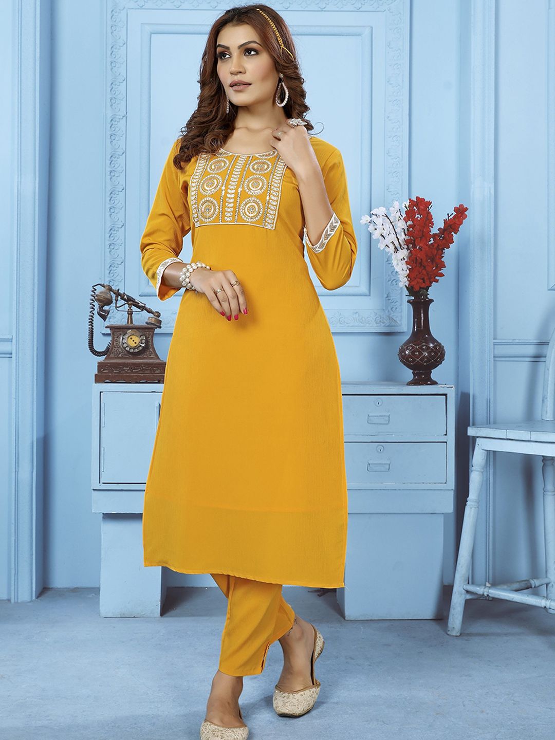 DIVASTRI Women Floral Embroidered Regular Gotta Patti Pure Cotton Kurta with Trousers-picture-23